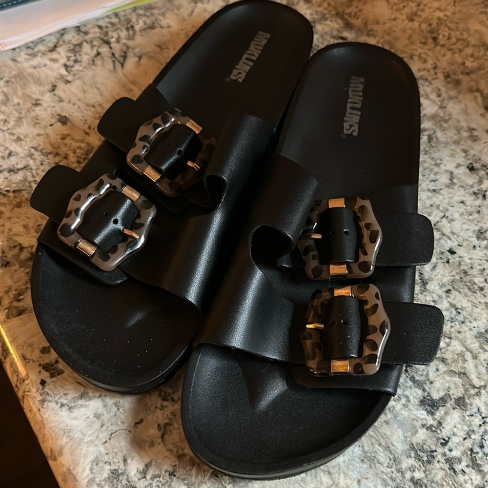 Muk Luks EVA slides leopard buckles 11 sandals